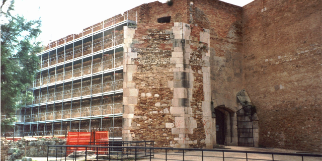 Castello e Fortezza Svevo Angioina 01