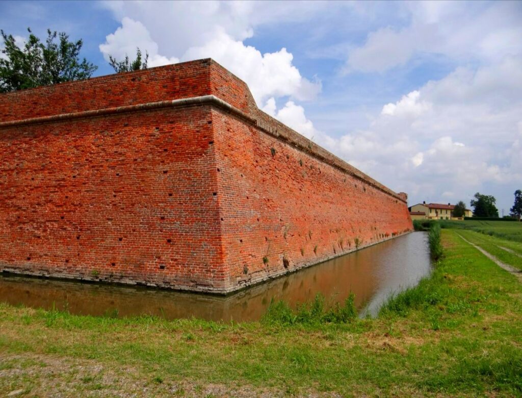 Mura gonzaghesche e fossato – Sabbioneta (MN)